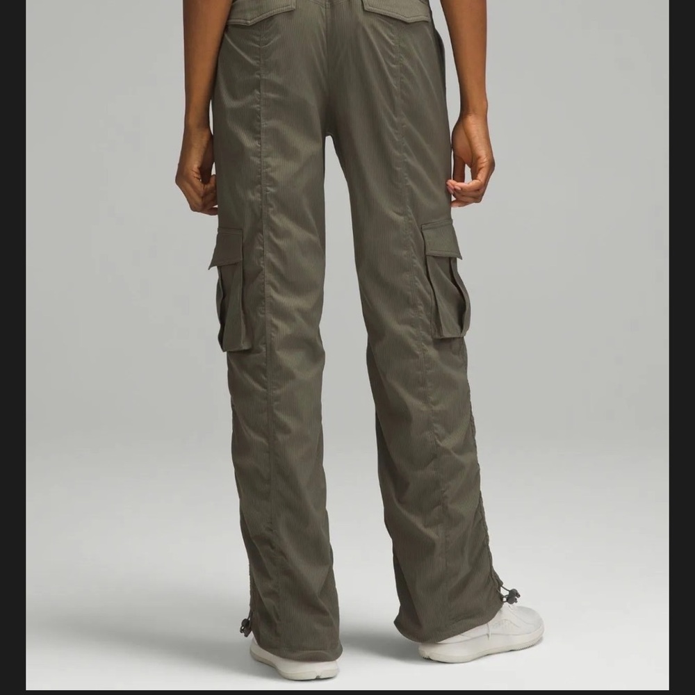 NWT Lululemon Dance Studio Relaxed Fit Mid-Rise Cargo Pant - Picture 2 of 3